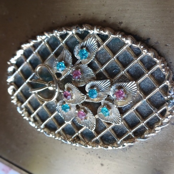 Vintage Floral White Back Gold Tone Handheld Mirror, glass is missing - Picture 5 of 5